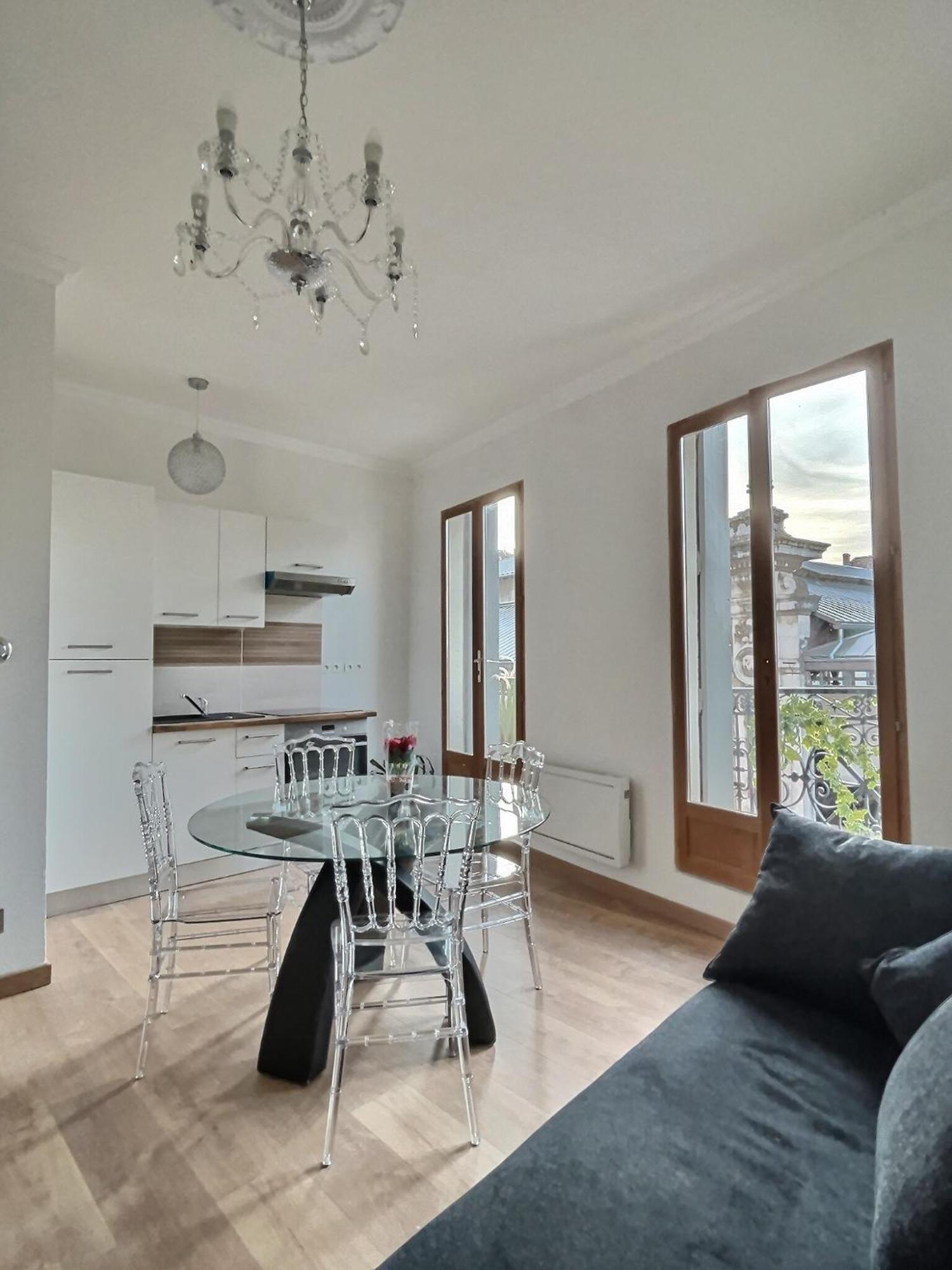 Appartement De Charme Avec Balcon Au Pied Des Commerces Béziers Exterior foto