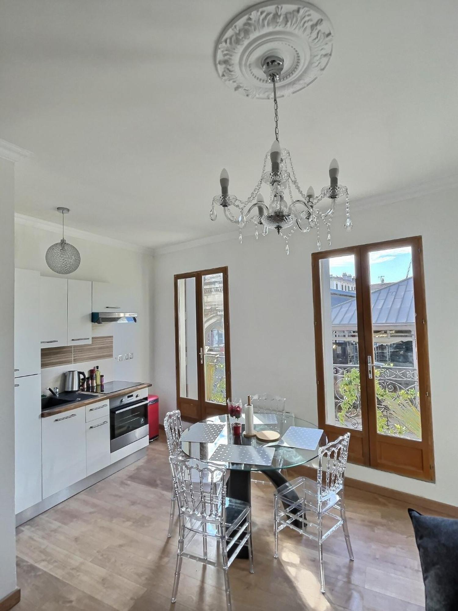 Appartement De Charme Avec Balcon Au Pied Des Commerces Béziers Exterior foto